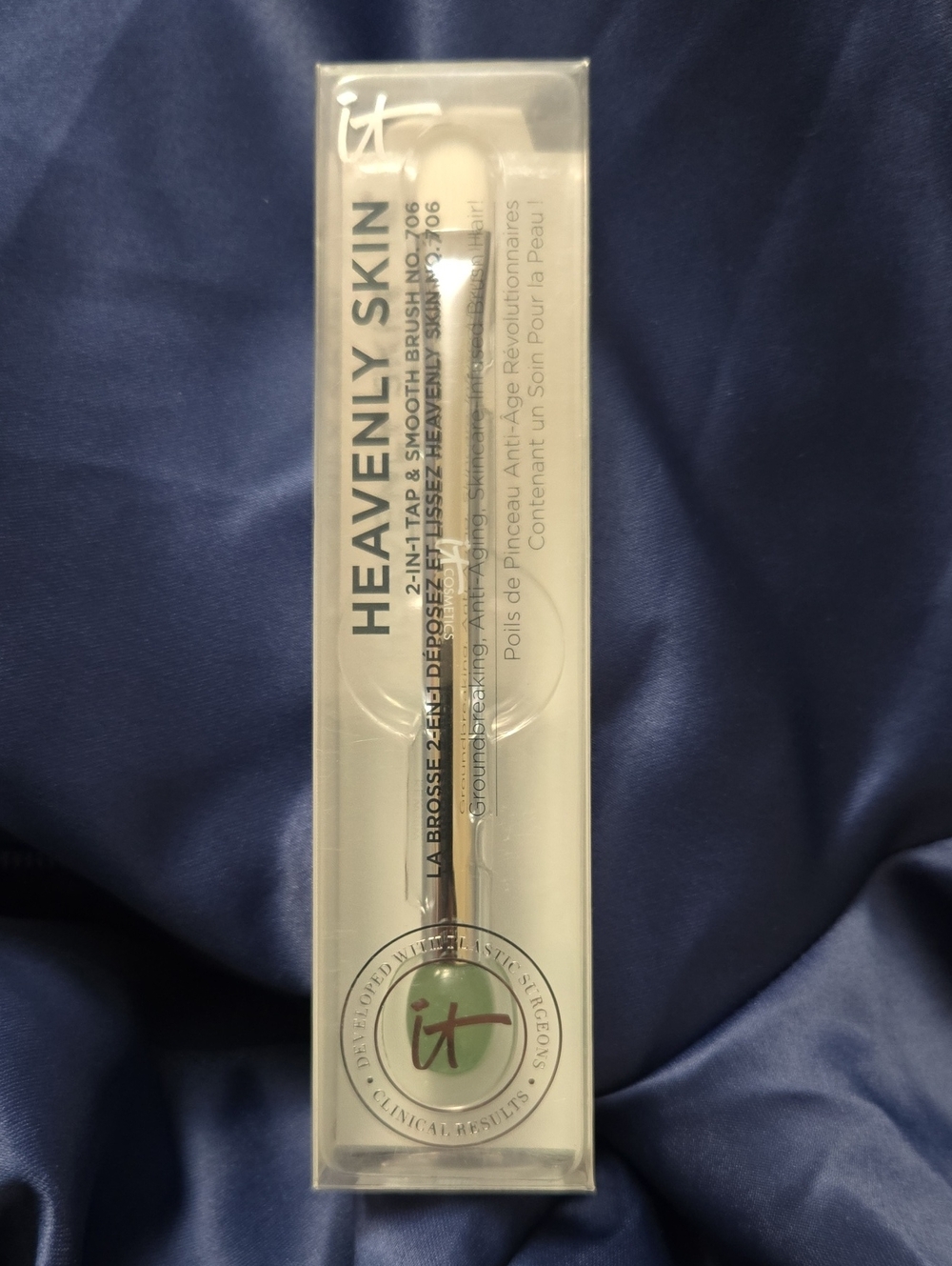 it cosmetics Heavenly Skin 2-in-1 Tapered & Smooth Brush No. 706